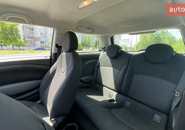 Черный Мини Hatch, объемом двигателя 1.4 л и пробегом 235 тыс. км за 4000 $, фото 25 на Automoto.ua