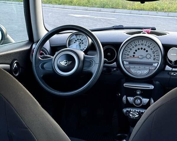 Черный Мини Hatch, объемом двигателя 1.4 л и пробегом 195 тыс. км за 6500 $, фото 19 на Automoto.ua