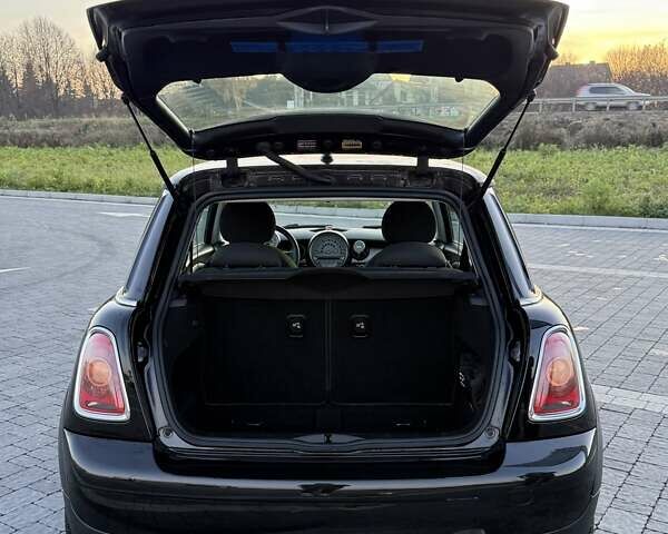 Черный Мини Hatch, объемом двигателя 1.4 л и пробегом 195 тыс. км за 6500 $, фото 17 на Automoto.ua