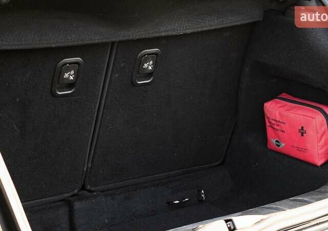 Черный Мини Hatch, объемом двигателя 1.6 л и пробегом 190 тыс. км за 8954 $, фото 33 на Automoto.ua