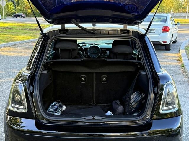 Черный Мини Hatch, объемом двигателя 1.4 л и пробегом 175 тыс. км за 6500 $, фото 9 на Automoto.ua