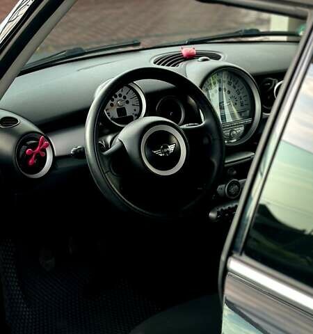 Черный Мини Hatch, объемом двигателя 1.4 л и пробегом 195 тыс. км за 6500 $, фото 1 на Automoto.ua