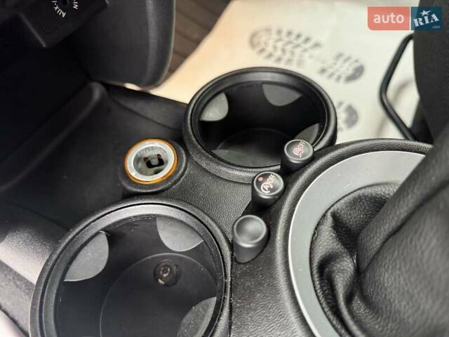 Черный Мини Hatch, объемом двигателя 1.6 л и пробегом 249 тыс. км за 12000 $, фото 19 на Automoto.ua