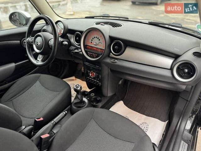 Черный Мини Hatch, объемом двигателя 1.6 л и пробегом 249 тыс. км за 12000 $, фото 40 на Automoto.ua