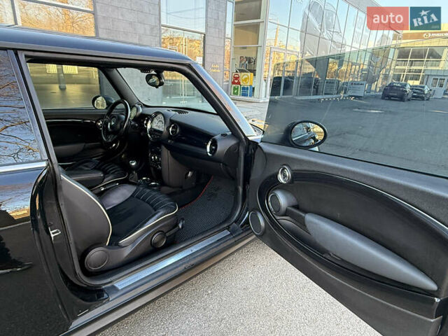 Чорний Міні Hatch, об'ємом двигуна 1.6 л та пробігом 120 тис. км за 6500 $, фото 17 на Automoto.ua