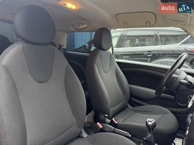 Черный Мини Hatch, объемом двигателя 1.6 л и пробегом 249 тыс. км за 12000 $, фото 38 на Automoto.ua