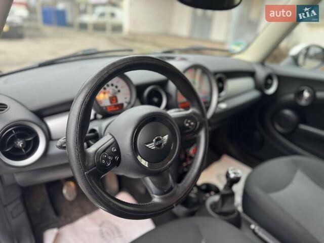 Черный Мини Hatch, объемом двигателя 1.6 л и пробегом 249 тыс. км за 12000 $, фото 10 на Automoto.ua