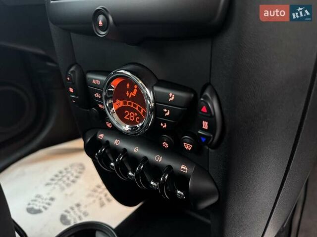 Черный Мини Hatch, объемом двигателя 1.6 л и пробегом 249 тыс. км за 12000 $, фото 41 на Automoto.ua