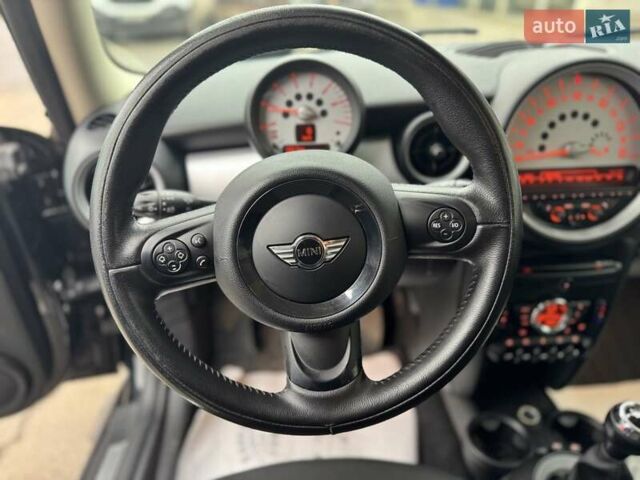 Черный Мини Hatch, объемом двигателя 1.6 л и пробегом 249 тыс. км за 12000 $, фото 11 на Automoto.ua