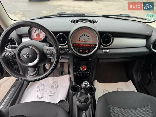 Черный Мини Hatch, объемом двигателя 1.6 л и пробегом 249 тыс. км за 12000 $, фото 15 на Automoto.ua