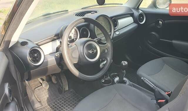 Чорний Міні Hatch, об'ємом двигуна 1.6 л та пробігом 201 тис. км за 6200 $, фото 5 на Automoto.ua