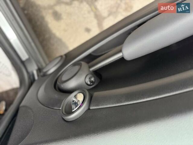 Черный Мини Hatch, объемом двигателя 1.6 л и пробегом 249 тыс. км за 12000 $, фото 9 на Automoto.ua