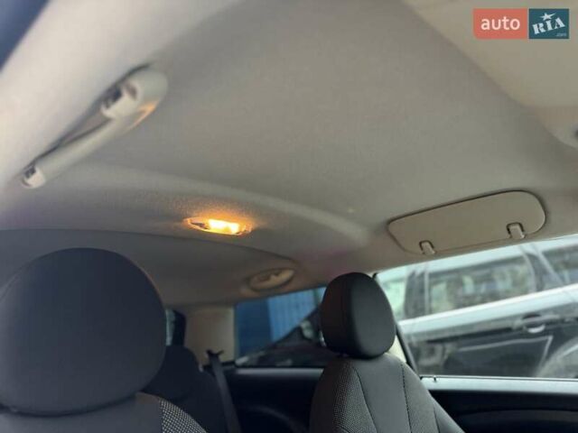 Черный Мини Hatch, объемом двигателя 1.6 л и пробегом 249 тыс. км за 12000 $, фото 44 на Automoto.ua