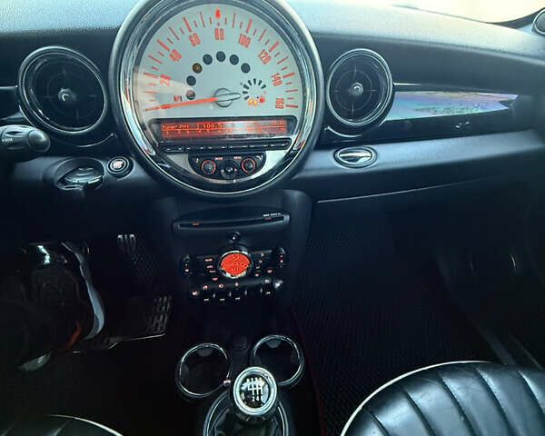 Чорний Міні Hatch, об'ємом двигуна 1.6 л та пробігом 120 тис. км за 6500 $, фото 32 на Automoto.ua