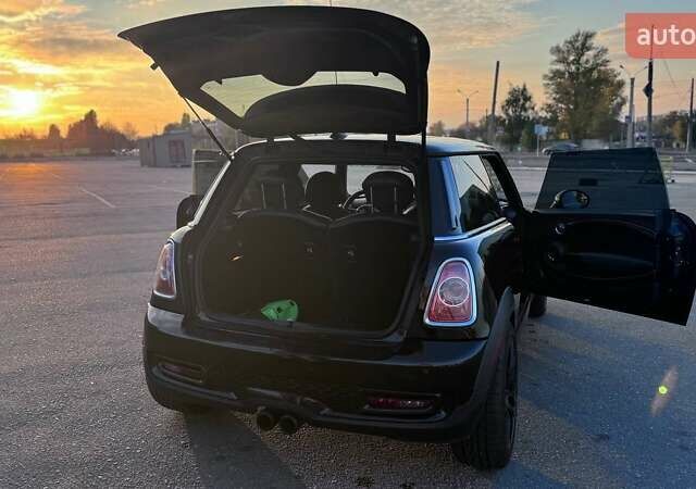 Чорний Міні Hatch, об'ємом двигуна 1.6 л та пробігом 116 тис. км за 7000 $, фото 31 на Automoto.ua