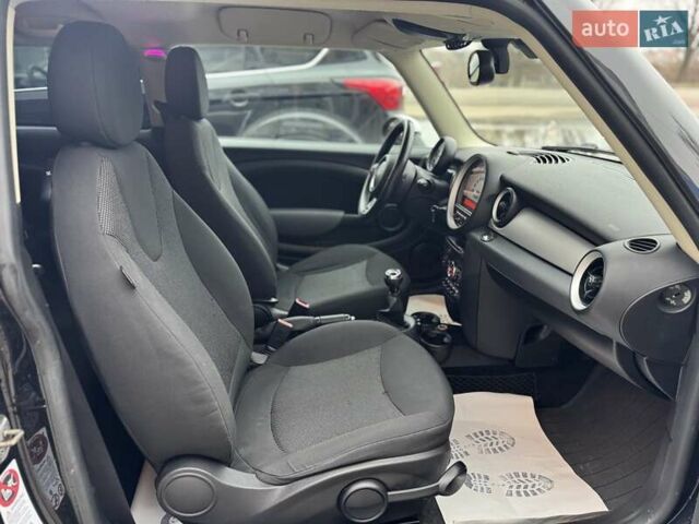 Черный Мини Hatch, объемом двигателя 1.6 л и пробегом 249 тыс. км за 12000 $, фото 37 на Automoto.ua