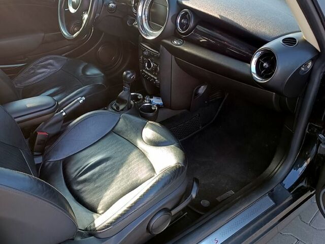 Черный Мини Hatch, объемом двигателя 1.6 л и пробегом 290 тыс. км за 7300 $, фото 3 на Automoto.ua