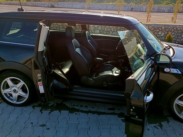 Черный Мини Hatch, объемом двигателя 1.6 л и пробегом 290 тыс. км за 7300 $, фото 5 на Automoto.ua