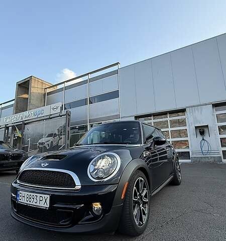 Черный Мини Hatch, объемом двигателя 1.6 л и пробегом 110 тыс. км за 9900 $, фото 2 на Automoto.ua