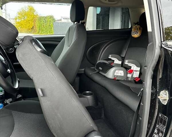 Черный Мини Hatch, объемом двигателя 1.6 л и пробегом 190 тыс. км за 7700 $, фото 4 на Automoto.ua