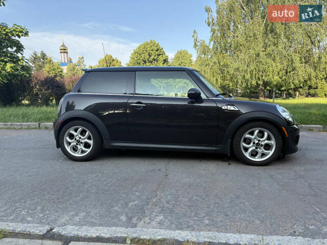 Черный Мини Hatch, объемом двигателя 1.6 л и пробегом 175 тыс. км за 7800 $, фото 5 на Automoto.ua