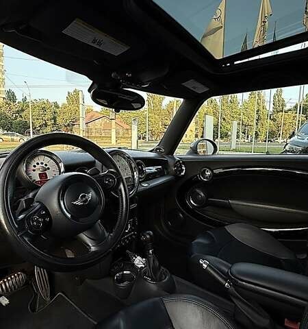 Черный Мини Hatch, объемом двигателя 1.6 л и пробегом 110 тыс. км за 9900 $, фото 8 на Automoto.ua