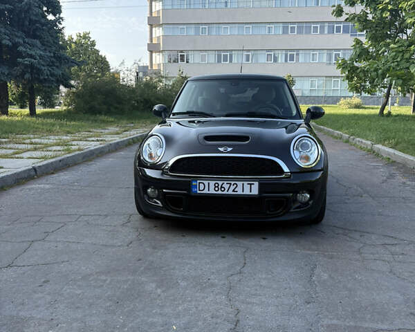 Черный Мини Hatch, объемом двигателя 1.6 л и пробегом 175 тыс. км за 7800 $, фото 1 на Automoto.ua