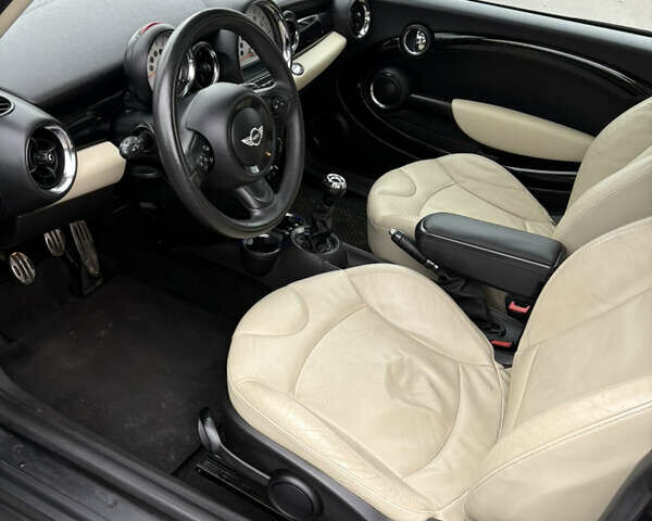 Черный Мини Hatch, объемом двигателя 1.6 л и пробегом 175 тыс. км за 7800 $, фото 15 на Automoto.ua