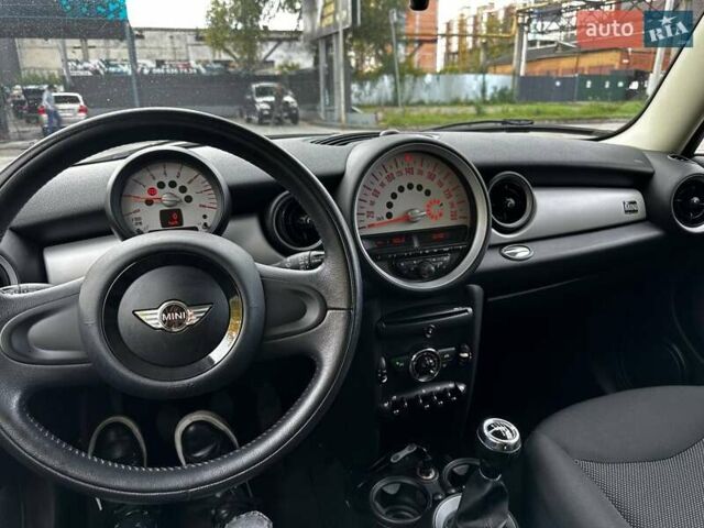 Черный Мини Hatch, объемом двигателя 1.6 л и пробегом 190 тыс. км за 7700 $, фото 14 на Automoto.ua