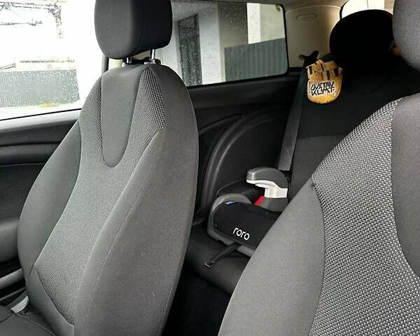 Черный Мини Hatch, объемом двигателя 1.6 л и пробегом 190 тыс. км за 7700 $, фото 6 на Automoto.ua