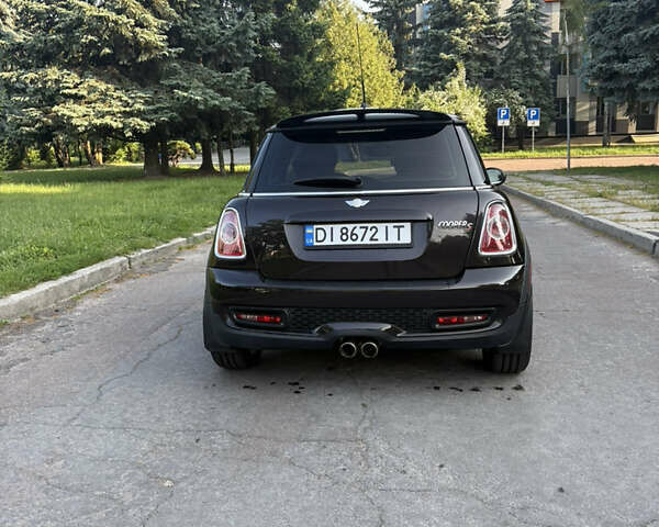 Черный Мини Hatch, объемом двигателя 1.6 л и пробегом 175 тыс. км за 7800 $, фото 4 на Automoto.ua