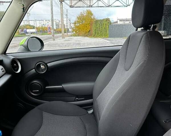 Черный Мини Hatch, объемом двигателя 1.6 л и пробегом 190 тыс. км за 7700 $, фото 5 на Automoto.ua