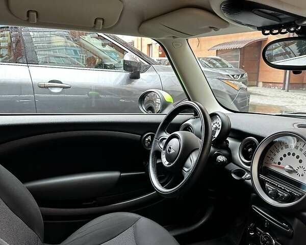 Черный Мини Hatch, объемом двигателя 1.6 л и пробегом 190 тыс. км за 7700 $, фото 11 на Automoto.ua