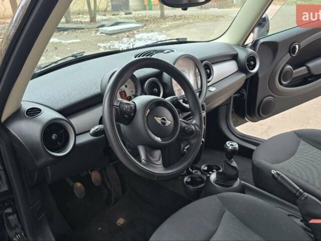 Черный Мини Hatch, объемом двигателя 1.6 л и пробегом 186 тыс. км за 8200 $, фото 7 на Automoto.ua