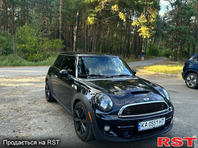 Чорний Міні Hatch, об'ємом двигуна 1.6 л та пробігом 146 тис. км за 10500 $, фото 1 на Automoto.ua