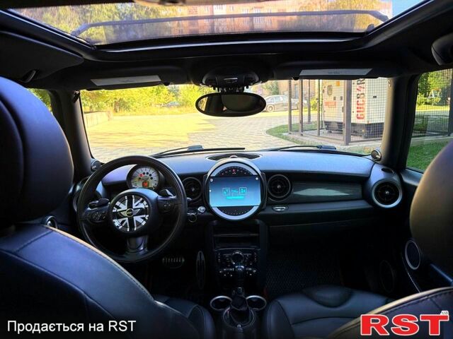 Чорний Міні Hatch, об'ємом двигуна 1.6 л та пробігом 170 тис. км за 8000 $, фото 3 на Automoto.ua