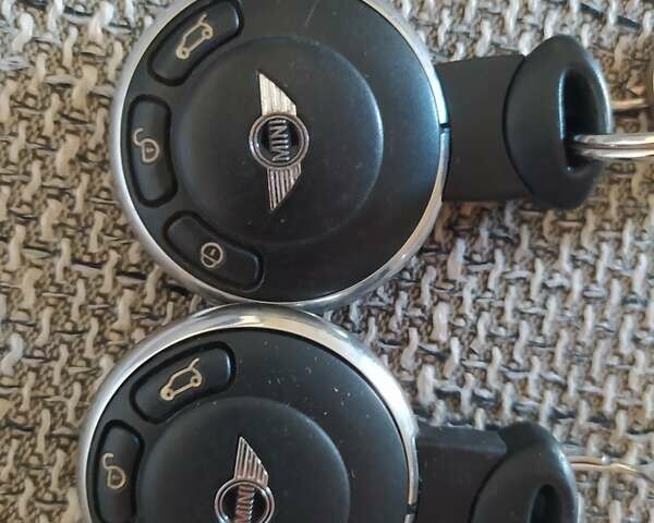 Черный Мини Hatch, объемом двигателя 1.6 л и пробегом 138 тыс. км за 8895 $, фото 1 на Automoto.ua