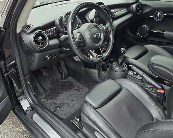 Черный Мини Hatch, объемом двигателя 2 л и пробегом 120 тыс. км за 9500 $, фото 9 на Automoto.ua
