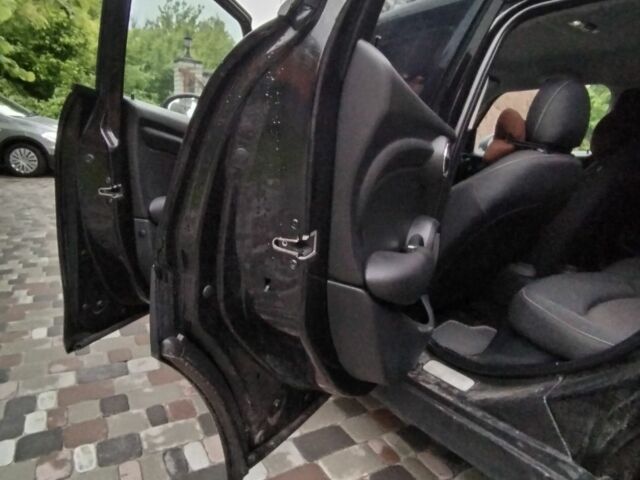 Мини Hatch 2015 в Борисполе на Automoto.ua Черный Мини Hatch, объемом двигателя 1.5 л и пробегом 170 тыс. км за 11000 $, фото 4 на Automoto.ua