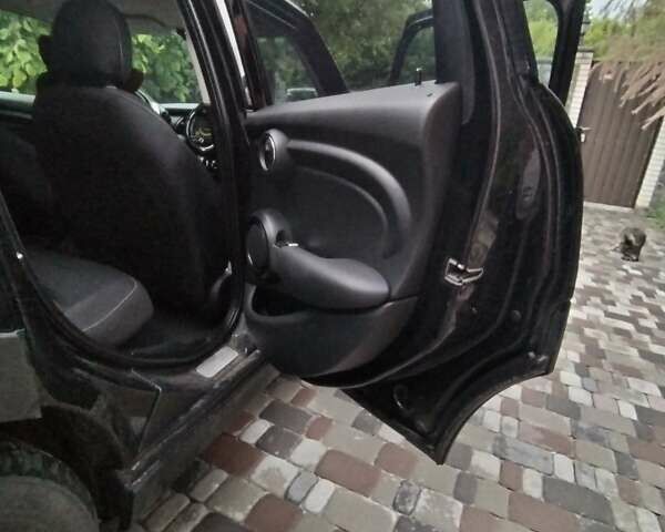 Чорний Міні Hatch, об'ємом двигуна 1.5 л та пробігом 170 тис. км за 11000 $, фото 1 на Automoto.ua