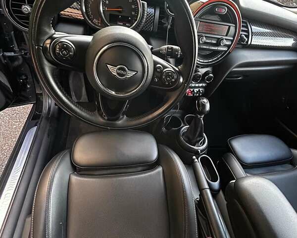Черный Мини Hatch, объемом двигателя 2 л и пробегом 150 тыс. км за 14900 $, фото 1 на Automoto.ua