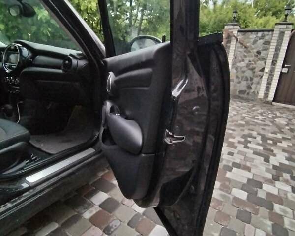 Чорний Міні Hatch, об'ємом двигуна 1.5 л та пробігом 170 тис. км за 11000 $, фото 5 на Automoto.ua