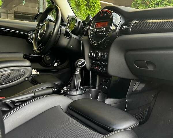 Черный Мини Hatch, объемом двигателя 2 л и пробегом 150 тыс. км за 14900 $, фото 6 на Automoto.ua