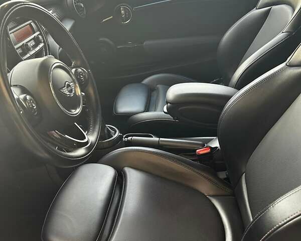 Черный Мини Hatch, объемом двигателя 2 л и пробегом 150 тыс. км за 14900 $, фото 3 на Automoto.ua