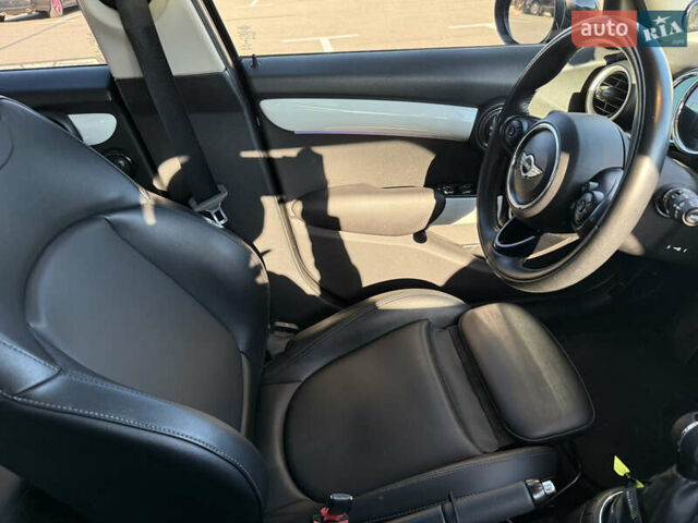 Черный Мини Hatch, объемом двигателя 2 л и пробегом 87 тыс. км за 12500 $, фото 30 на Automoto.ua