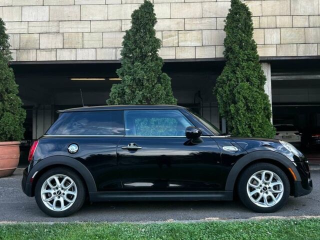 Чорний Міні Hatch, об'ємом двигуна 2 л та пробігом 190 тис. км за 12000 $, фото 1 на Automoto.ua