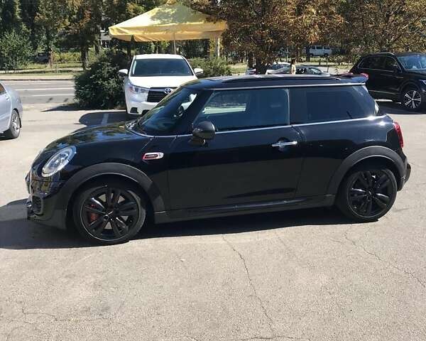 Черный Мини Hatch, объемом двигателя 2 л и пробегом 92 тыс. км за 18700 $, фото 2 на Automoto.ua