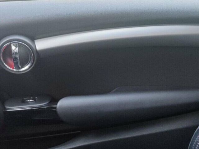 Чорний Міні Hatch, об'ємом двигуна 1.5 л та пробігом 99 тис. км за 18500 $, фото 3 на Automoto.ua