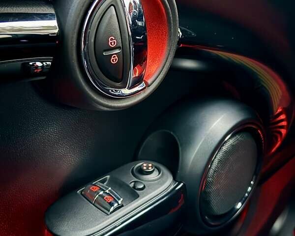 Чорний Міні Hatch, об'ємом двигуна 2 л та пробігом 83 тис. км за 18000 $, фото 11 на Automoto.ua