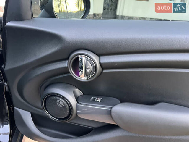 Черный Мини Hatch, объемом двигателя 1.5 л и пробегом 60 тыс. км за 12950 $, фото 94 на Automoto.ua